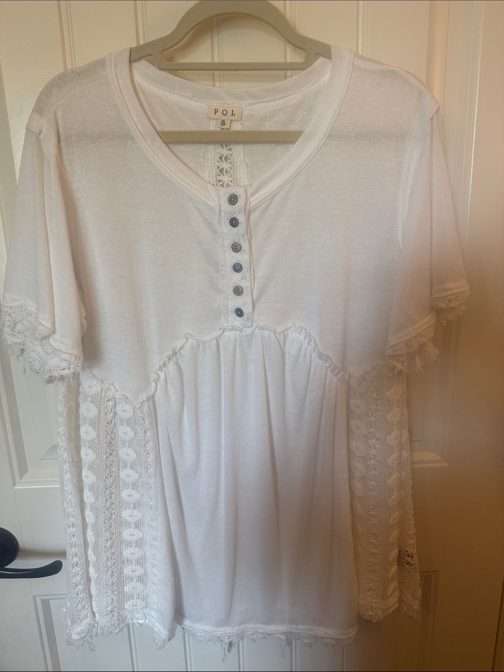 POL white lace-panel henley top